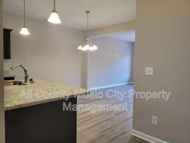 Building Photo - 310 Negri Ct