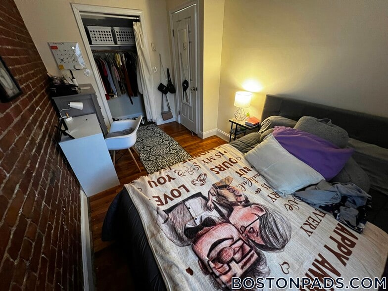 Building Photo - 886 Huntington Ave