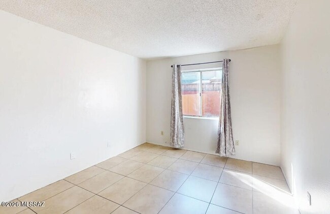 Building Photo - 4402 E Pima St