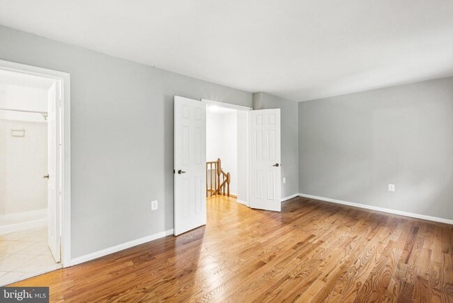 Building Photo - 5790 Burke Towne Ct