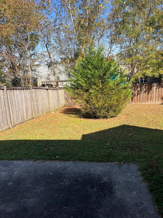 Building Photo - Great Neighborhood with Community Pool