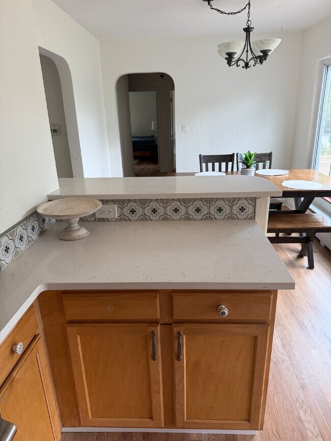 Building Photo - Freshly Updated 3BR/1BA Main-Level Home in Lakewood - Refinished Hardwoods, Updated Kitchen, Fenc...