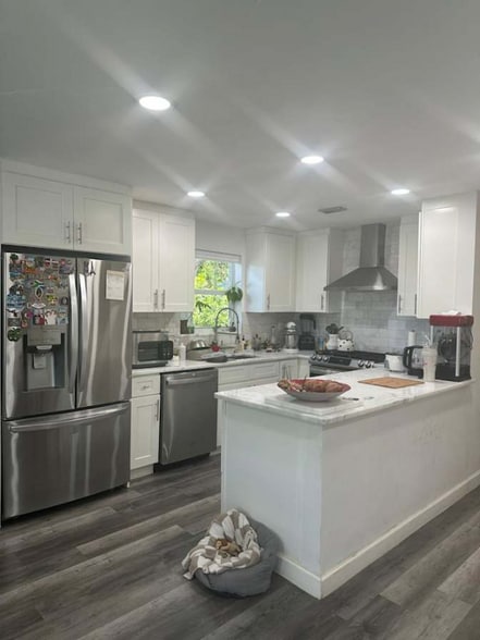 Primary Photo - 240 NE 60th St