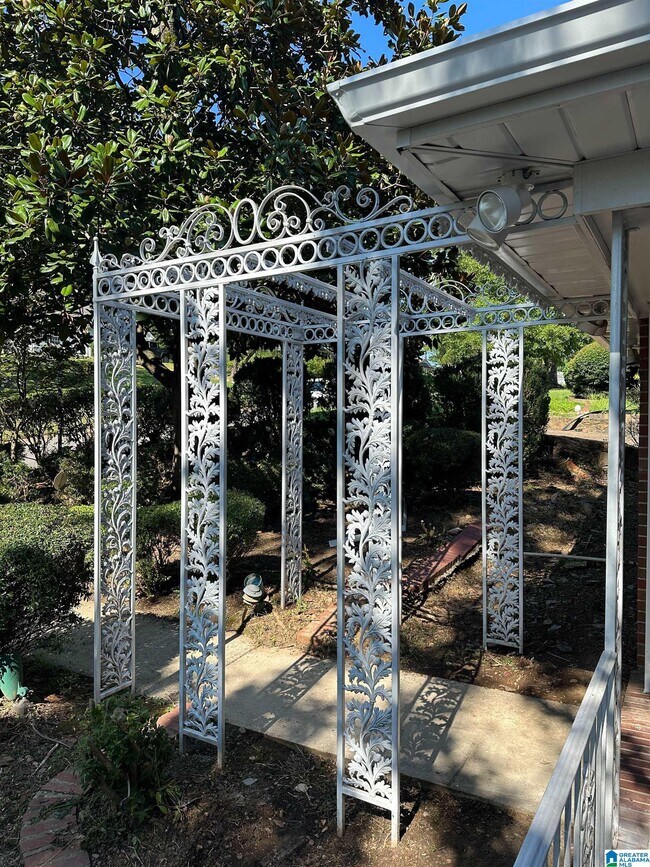 Building Photo - 905 45th St N