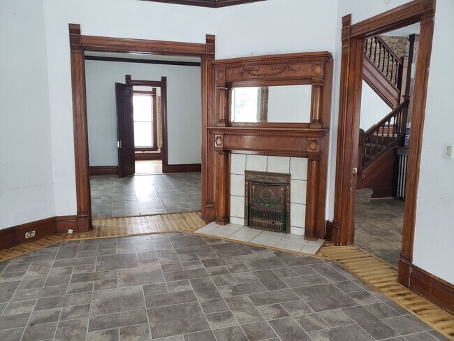 Primary Photo - 5 bed 2 bath Single Family Home in Wausau