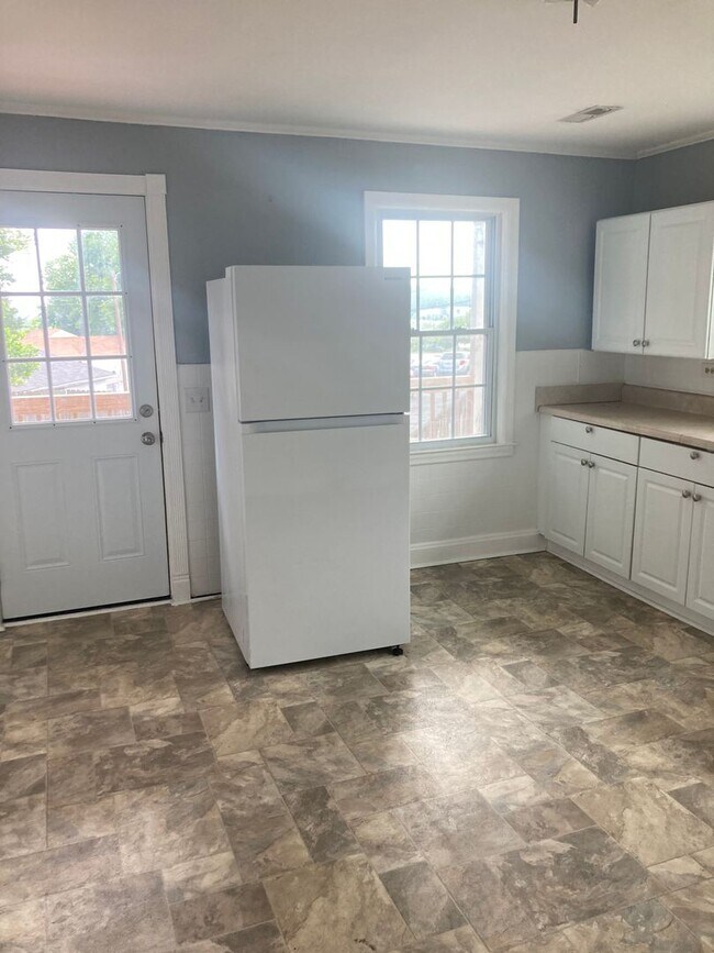 Building Photo - 2 Bed, 1 Bath House