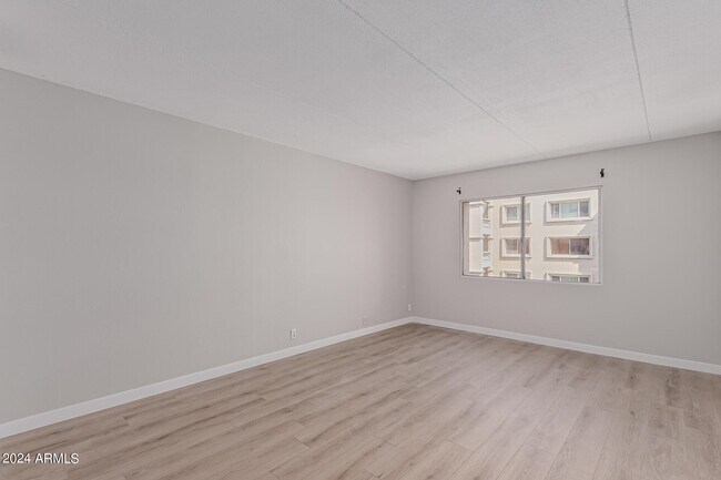 Building Photo - 7930 E Camelback Rd