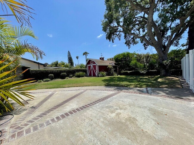 Building Photo - Gorgeous 4 Bedroom 2 Bathroom Home in Bonita!