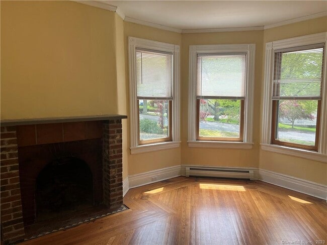 Building Photo - 15 Pleasant View St