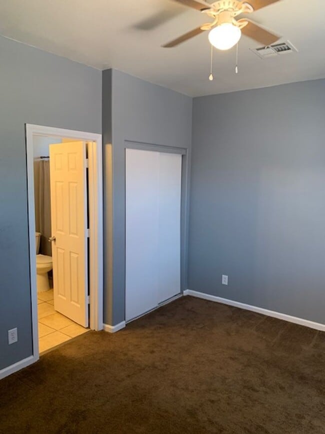 Building Photo - 3 Bedroom Townhouse