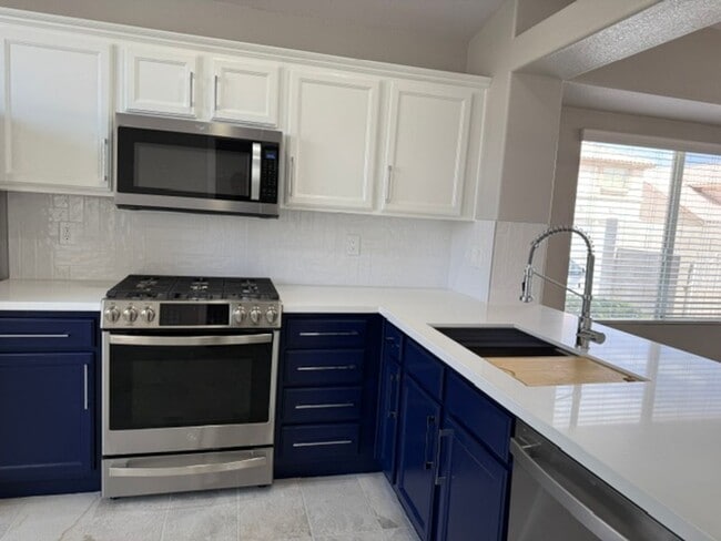 Building Photo - STUNNING 3BD/2BA SINGLE STORY BEAUTY IN THE HEART OF THE SOUTHWEST!!  **GORGEOUSLY REMODELED!! **...