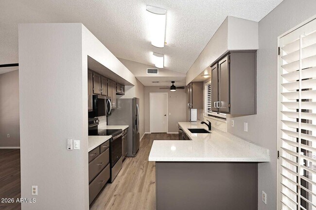 Building Photo - 17218 N Desert Glen Dr