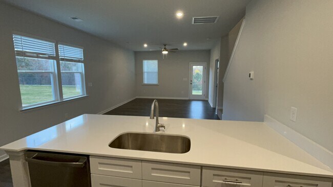 Building Photo - 403 Mariene Dr