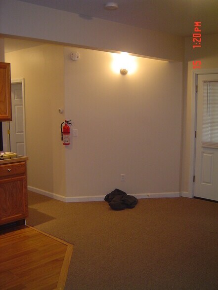Building Photo - 302 Silver St