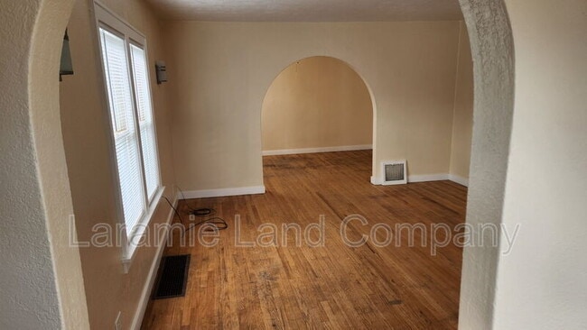 Building Photo - 658 N 10th St