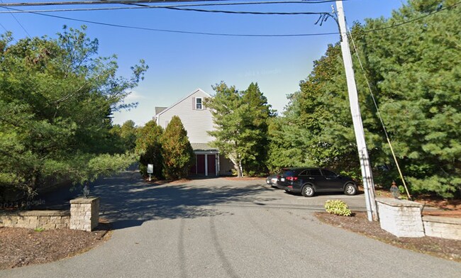 Building Photo - 604 Bedford St