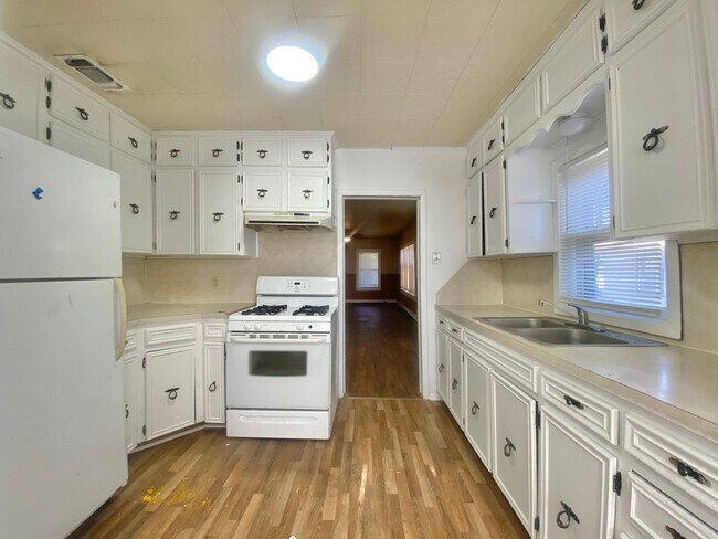 Building Photo - 720 S 11th St