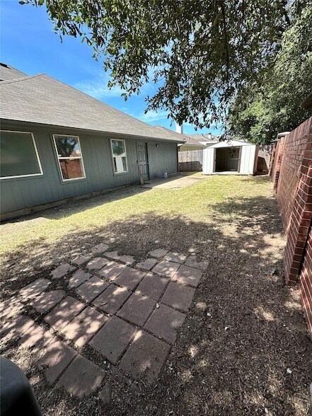 Building Photo - 5634 Indian Hill Dr