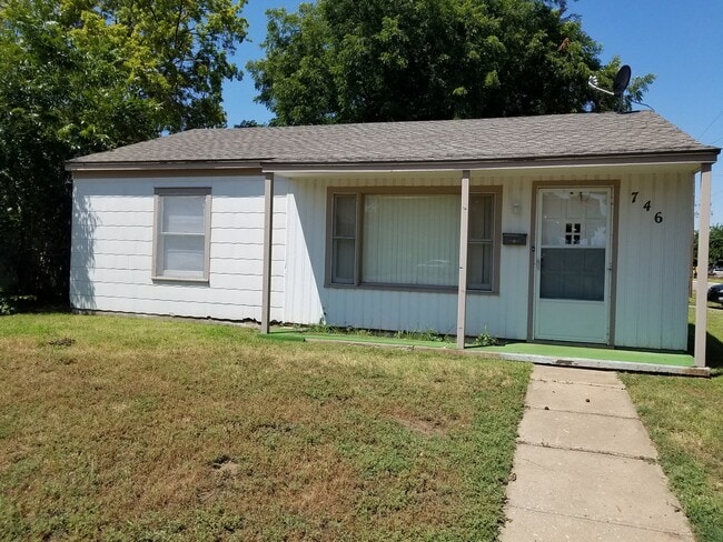 Primary Photo - 746 N 16th St