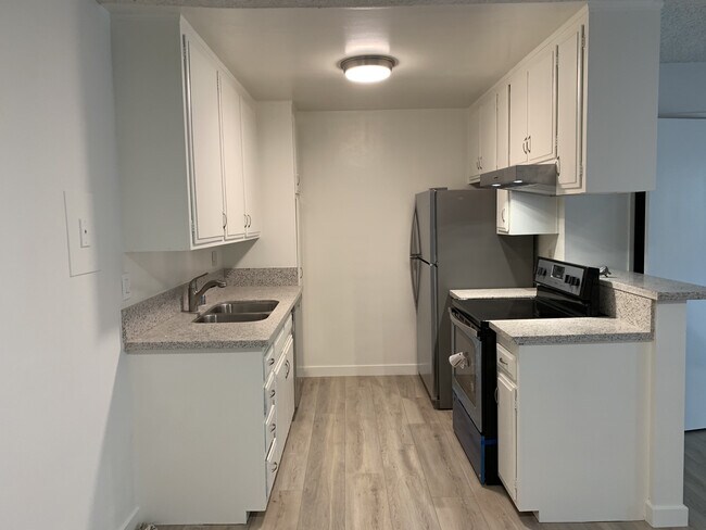 Building Photo - 1321 Centinela Ave