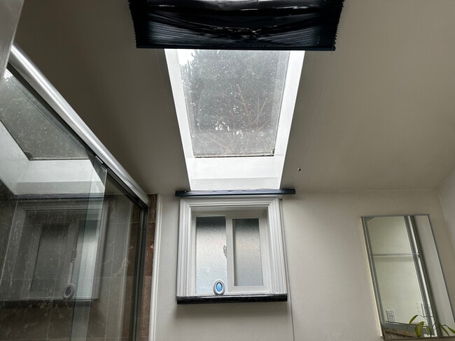 Building Photo - 928 Los Robles Ave