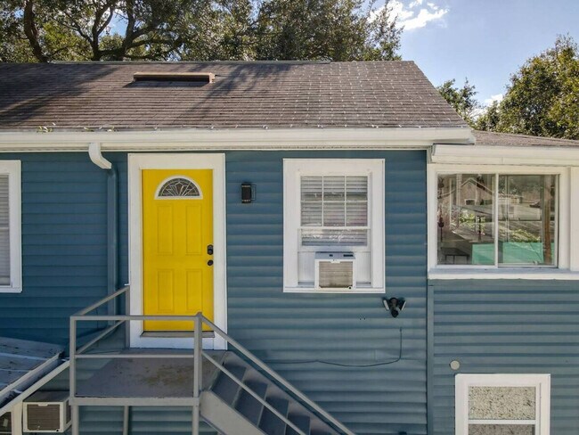 Building Photo - 1829 Hollenbeck Dr