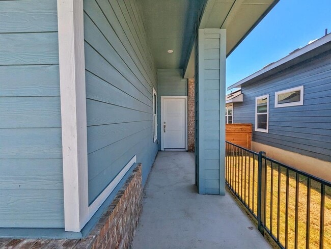 Building Photo - 158 Gresham