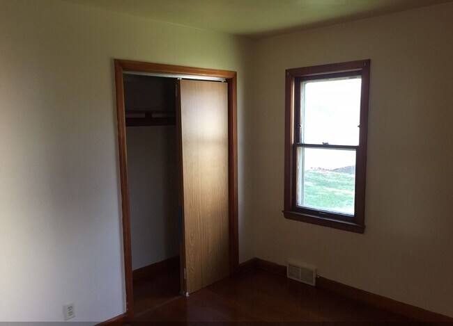 Building Photo - 5253 N 61st St