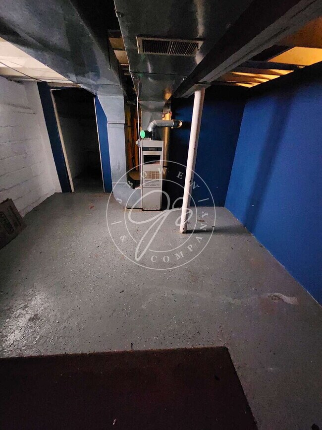 Building Photo - 3 bed! Bonus space in basement