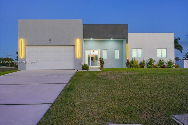 Building Photo - 5 SW 26th Pl