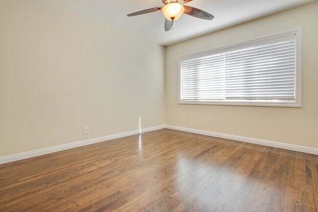 Building Photo - 5923 Jumilla Ave