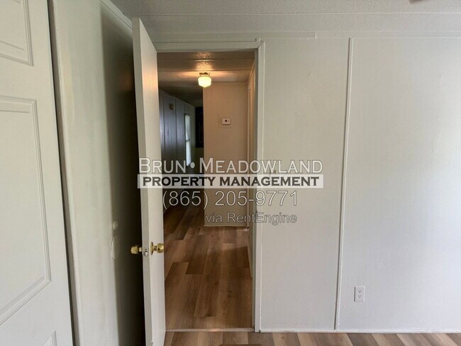Building Photo - 104 Eakins Dr