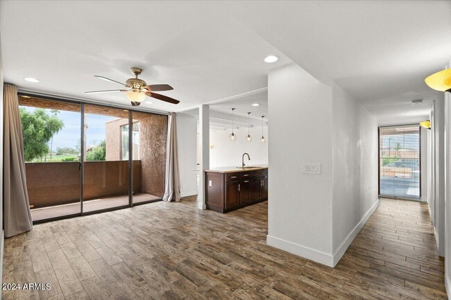 Building Photo - 7401 N Scottsdale Rd