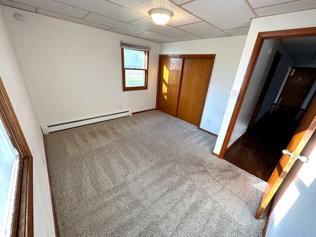 Building Photo - 2-bedroom 1 bedroom in Ellendale - Garage included!