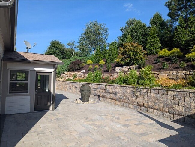 Building Photo - 4920 Hidden Meadow Dr
