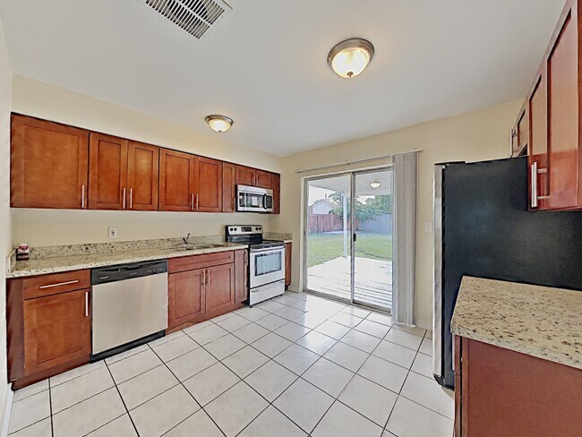 Building Photo - 1363 SW 22nd Ave