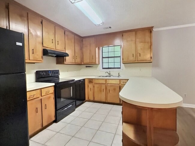 Building Photo - Updated 3 bedroom, 2 full bath in Prattville!