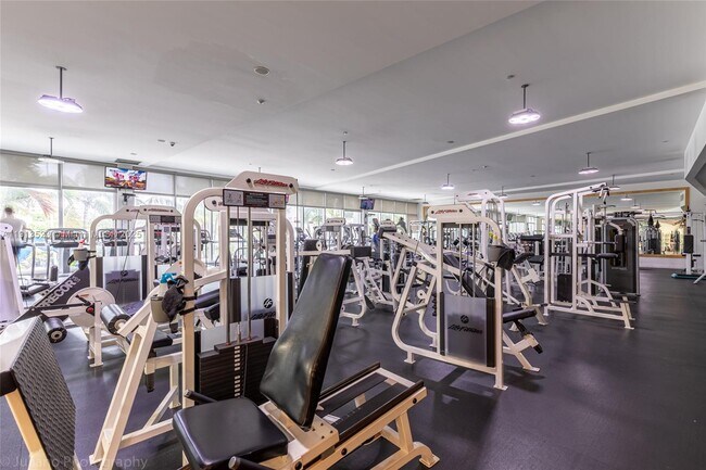 Building Photo - 1000 West Ave