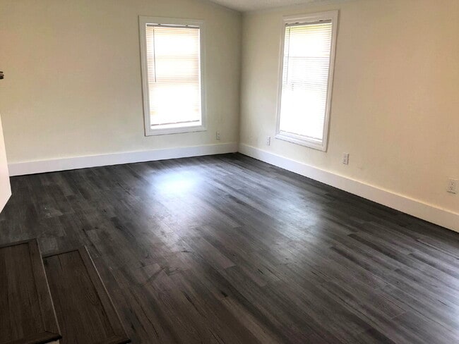 Building Photo - Cute & Cozy 2BD/2BA + Bonus Room Available...