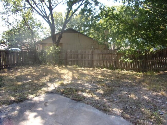 Building Photo - 1911 Townesouth Cir