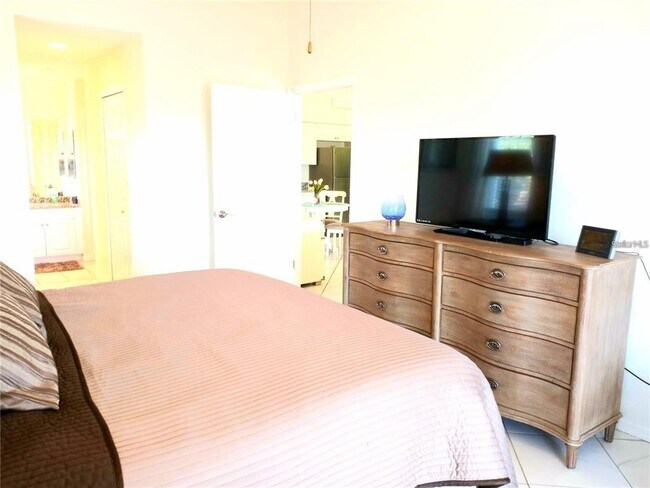 Building Photo - 4216 Central Sarasota Pkwy