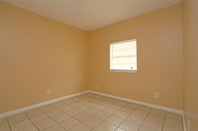Building Photo - 2460 W Shane St
