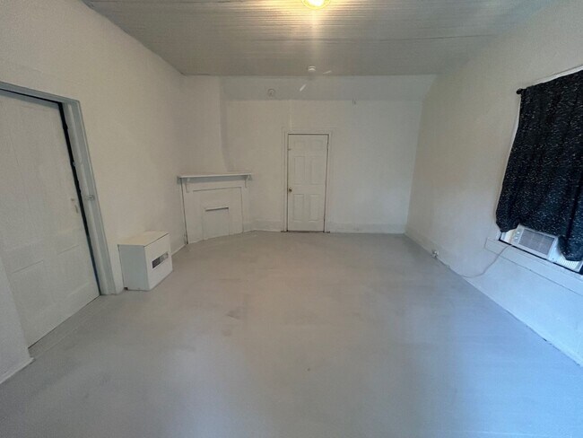 Building Photo - 110 Huger St