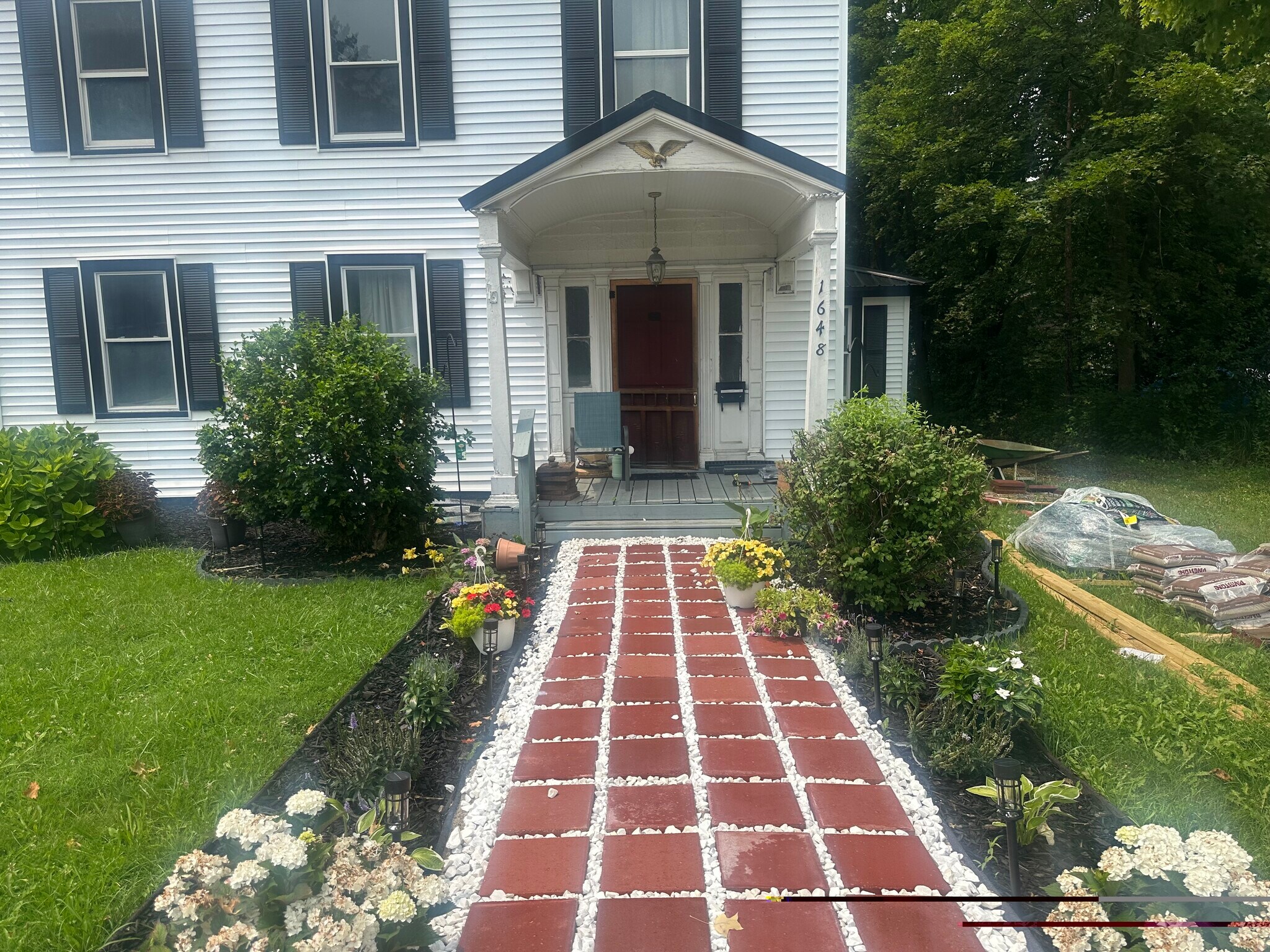 Building Photo - 1648 Valley Dr