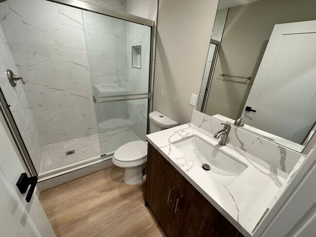 Building Photo - Fully Renovated in 2023!! 4BD/2BA on Tipton