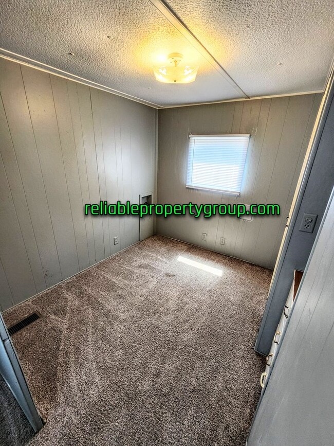Building Photo - New Listing in Fort Wayne