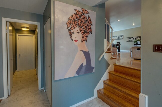 Building Photo - 9305 Pine View Ln