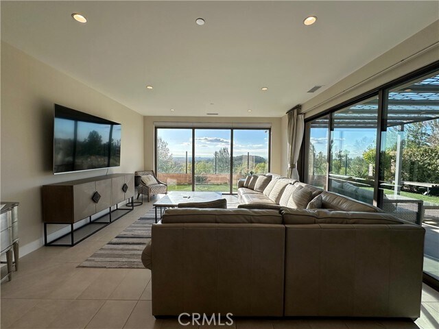 Building Photo - 135 Oceano