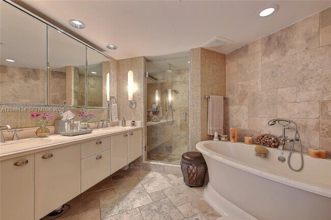 Building Photo - 333 Las Olas Way