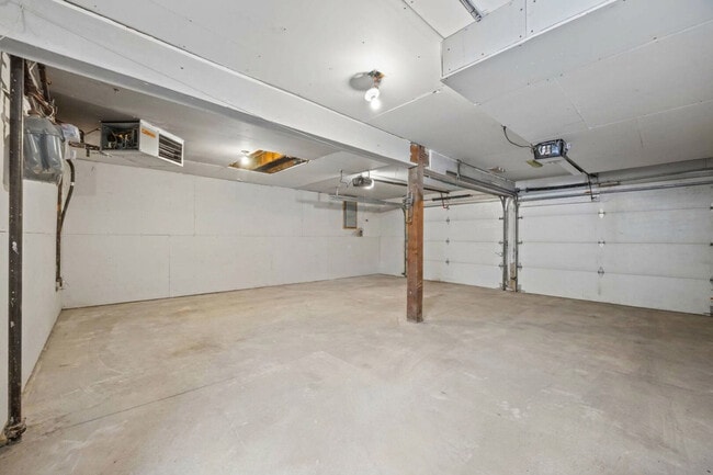 Building Photo - 3339 N Kenmore Ave